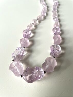 Vintage faceted lavender lucite/plastic mixed finish choker necklace
